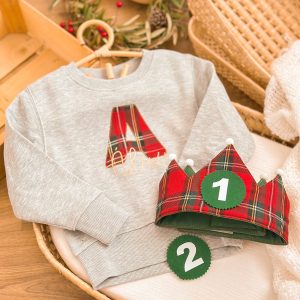 Sudadera inicial + Corona cumpleaños Navidad.