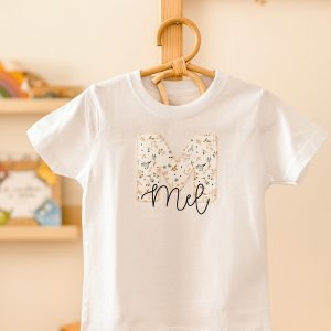 Camiseta inicial estampada niño/a